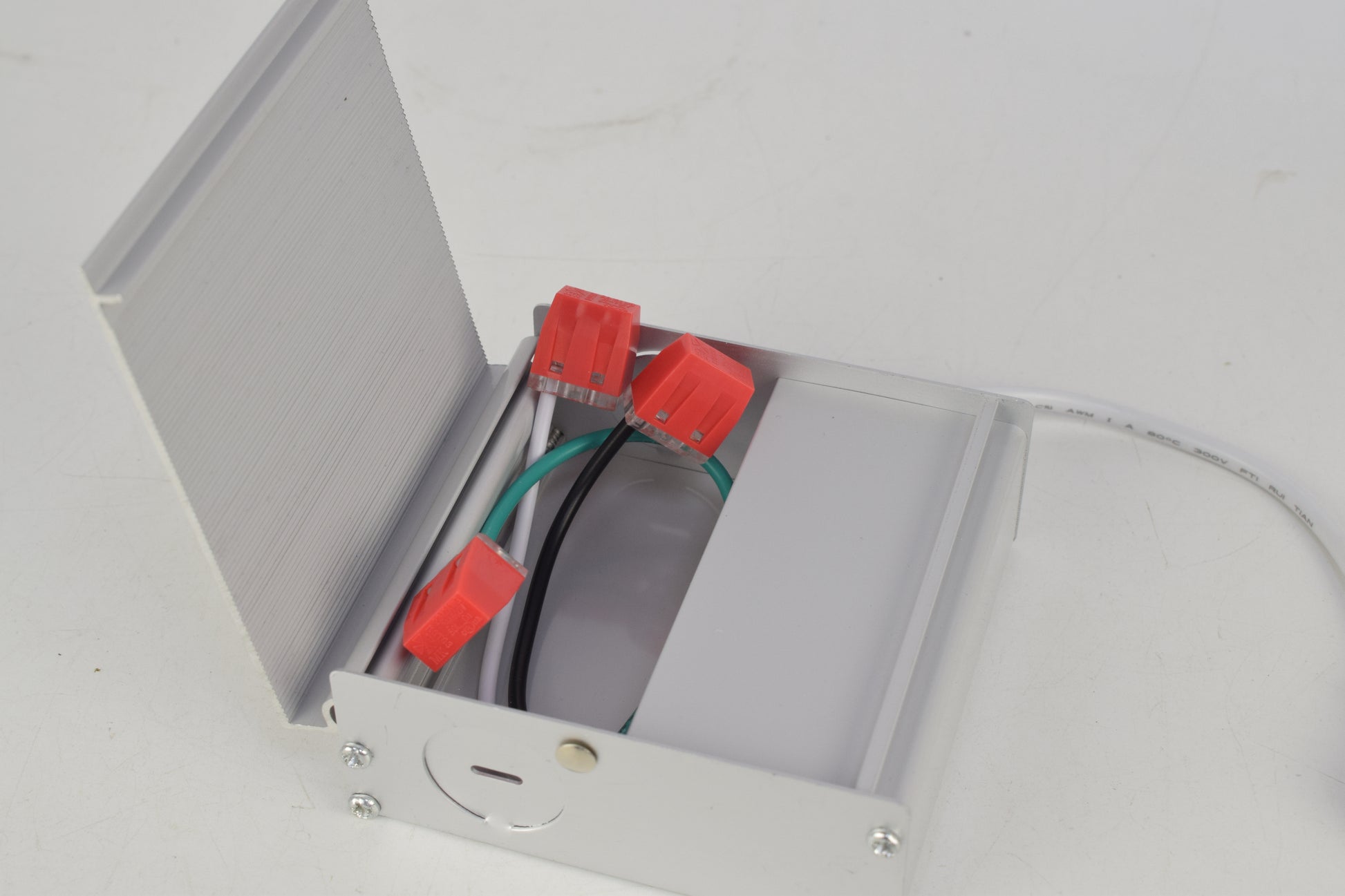 4-in. W Round Aluminum Semi-Recessed Pot Light In White Color