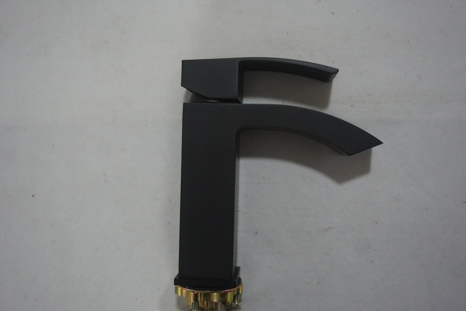 1 Hole CUPC Black Bathroom Sink Faucet Black Lead Free Brass